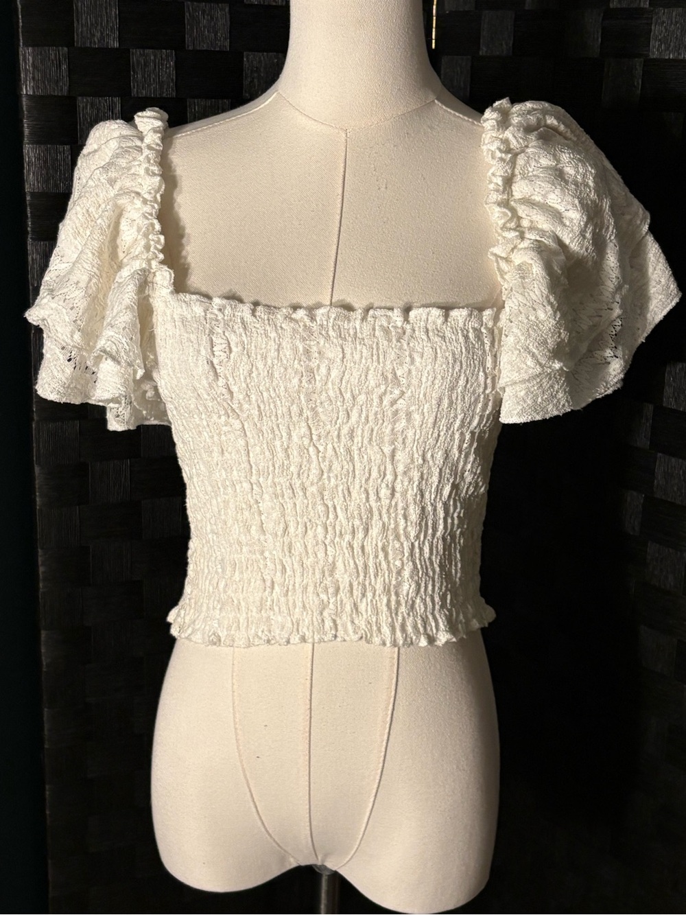 ZARA White Lace Smocked Crop Top Flutter Ruffle Sleeve Size L Cottagecore Boho